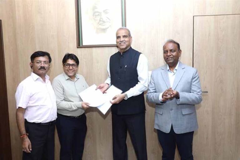 मध्यप्रदेश राज्य निर्वाचन आयोग 25 हजार ईव्हीएम महाराष्ट्र राज्य निर्वाचन आयोग को देगा, दोनों आयोग के बीच हुआ एमओयू