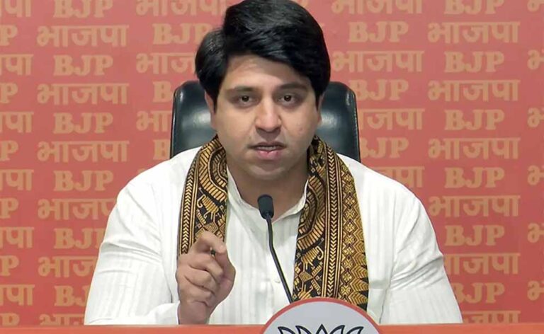 शहजाद पूनावाला ने कहा- तेजस्वी यादव और राहुल गांधी के अहंकार को बिहार की जनता चकनाचूर करेगी शहजाद पूनावाला ने कहा- तेजस्वी यादव और राहुल गांधी के अहंकार को बिहार की जनता चकनाचूर करेगी