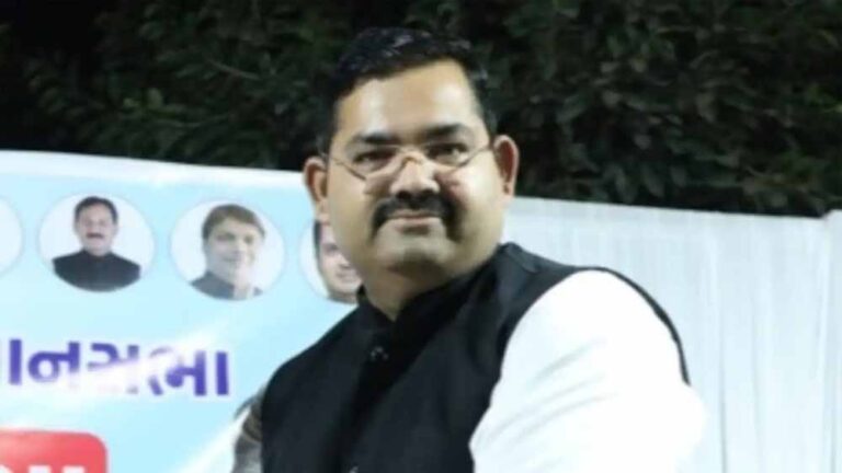 ऑपरेशन सिंदूर को लेकर भ्रामक पोस्ट करने के आरोप में गुजरात कांग्रेस के महासचिव राजेश सोनी गिरफ्तार ऑपरेशन सिंदूर को लेकर भ्रामक पोस्ट करने के आरोप में गुजरात कांग्रेस के महासचिव राजेश सोनी गिरफ्तार
