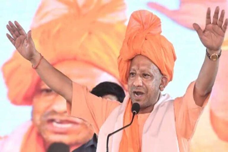 राष्ट्र की संपत्ति को नष्ट करने वाला कानून का मुजरिम है. ऐसे लोगों के खिलाफ सख्त से सख्त कदम उठाए जाएंगे: सीएम योगी