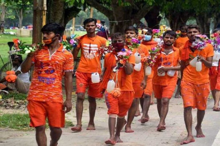 अब कांवड़ियों पर बरसेंगे फूल, बरेली में मस्जिद के पास से निकलेगा पहला जत्था अब कांवड़ियों पर बरसेंगे फूल, बरेली में मस्जिद के पास से निकलेगा पहला जत्था