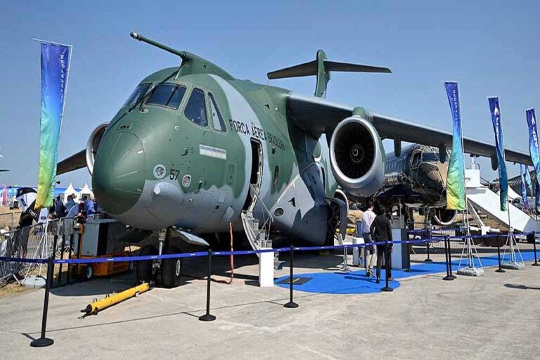 भारत में बनेगा ब्राजील का C-390 मिलेनियम विमान, सेना के लॉजिस्टिक मिशन में आएगा काम भारत में बनेगा ब्राजील का C-390 मिलेनियम विमान, सेना के लॉजिस्टिक मिशन में आएगा काम