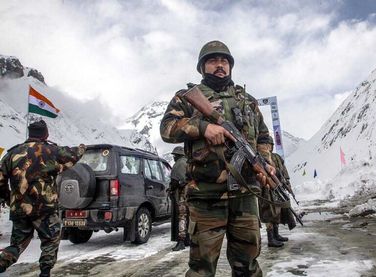 बर्फ़ में दबे भारतीय सैनिकों की वर्दी खुद देगी स्थिति का पता, Army-IIT कानपुर ने मिल कर विकसित किया नया सिस्टम