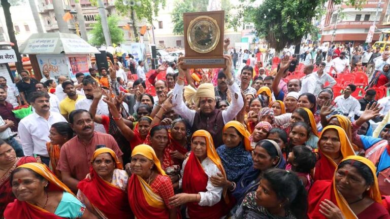 सफाई मित्रों के लिए खुशखबरी: हर माह ₹1,000 अतिरिक्त देंगे इंदौर नगर निगम