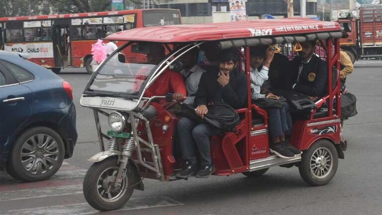 सस्ती सवारी की सौगात: इंदौर में ई-रिक्शा का किराया तय, ₹10 में 2 KM सफर सस्ती सवारी की सौगात: इंदौर में ई-रिक्शा का किराया तय, ₹10 में 2 KM सफर