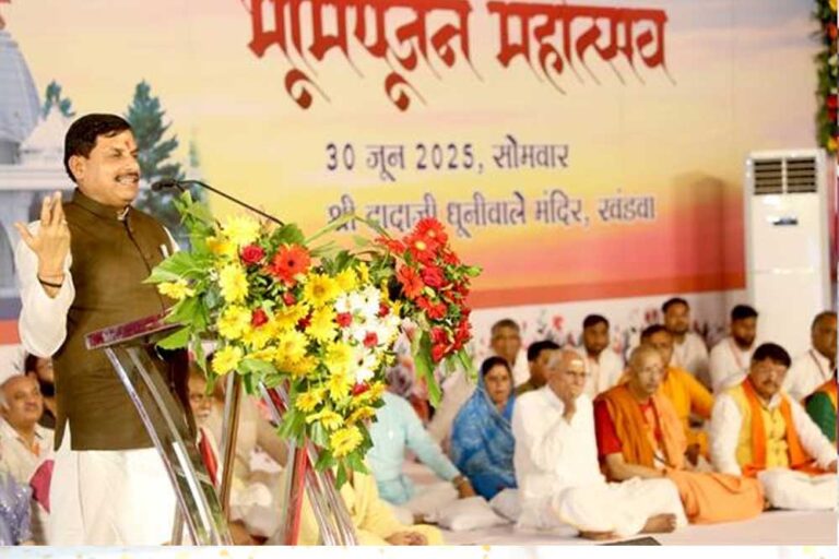 भक्तों की बरसों की कामना भूमि-पूजन के साथ हुई पूर्ण: मुख्यमंत्री डॉ. यादव भक्तों की बरसों की कामना भूमि-पूजन के साथ हुई पूर्ण: मुख्यमंत्री डॉ. यादव