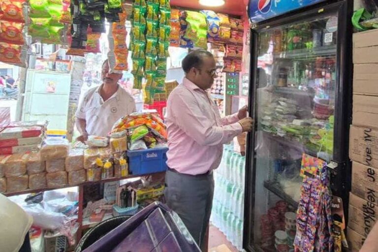 बलौदाबाजार में त्योहारों के मद्देनज़र खाद्य सुरक्षा अभियान, FSSAI टीम ने की छापेमारी