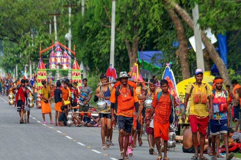 QR कोड लगाना होगा अनिवार्य, सुप्रीम कोर्ट ने योगी-धामी सरकार के फैसले पर लगाई मुहर