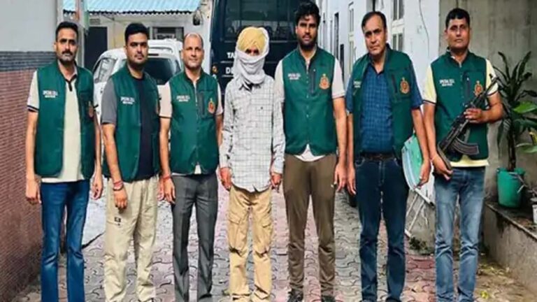 पंजाब में थाने पर रॉकेट हमला करने वाला आतंकी इंदौर से गिरफ्तार, बब्बर खालसा से जुड़े तार पंजाब में थाने पर रॉकेट हमला करने वाला आतंकी इंदौर से गिरफ्तार, बब्बर खालसा से जुड़े तार