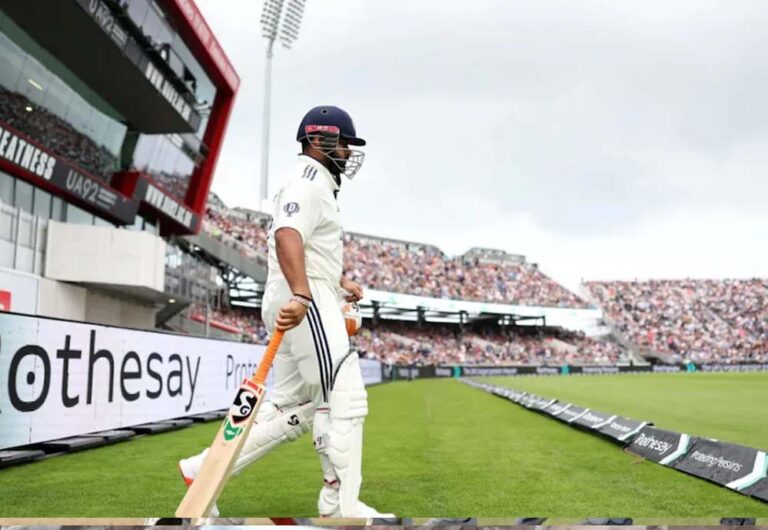 मैनचेस्टर के मैदान को चूमा… जख्मी ऋषभ पंत की एंट्री पर मैदान में जमकर बजीं तालियां