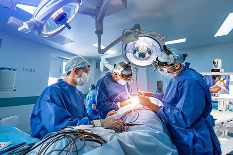 अब नहीं चलेगा लाइव सर्जरी के नाम पर धंधा, सुप्रीम कोर्ट सख्त, NMC ने लागू किए नए दिशा-निर्देश