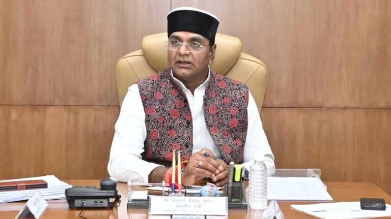 मंत्री विश्वास कैलाश सारंग ने कहा है कि विद्यार्थी समाज एवं राष्ट्र के पुनउर्त्थान के लिये अध्ययन करें