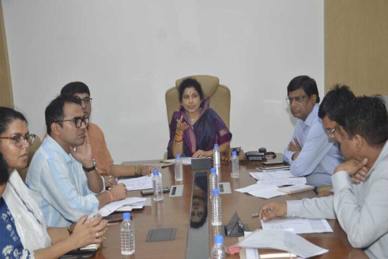 राज्यमंत्री श्रीमती गौर मंत्रालय में गोविंदपुरा क्षेत्र के सड़कों के निर्माण प्रगति की समीक्षा