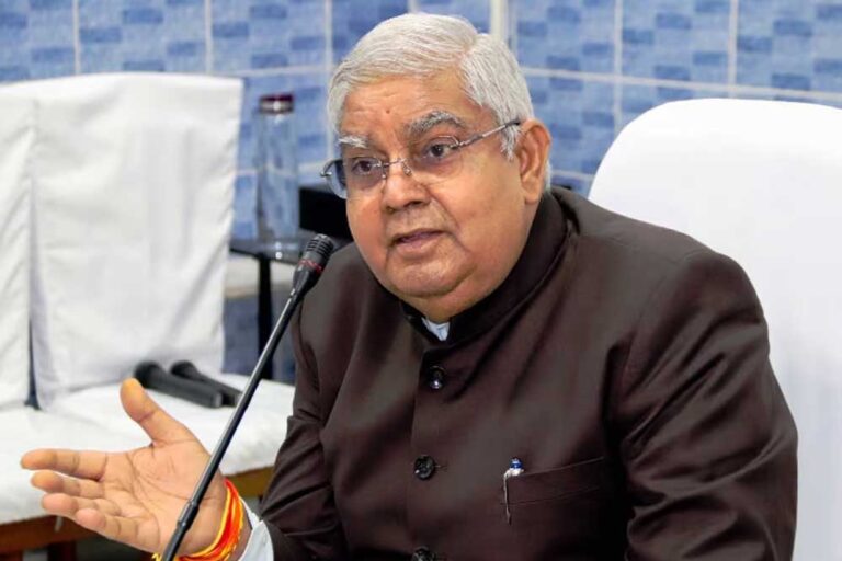 चेतावनी मिलते ही धनखड़ का इस्तीफा, क्या किसी बड़े खुलासे से पहले उठाया गया कदम?