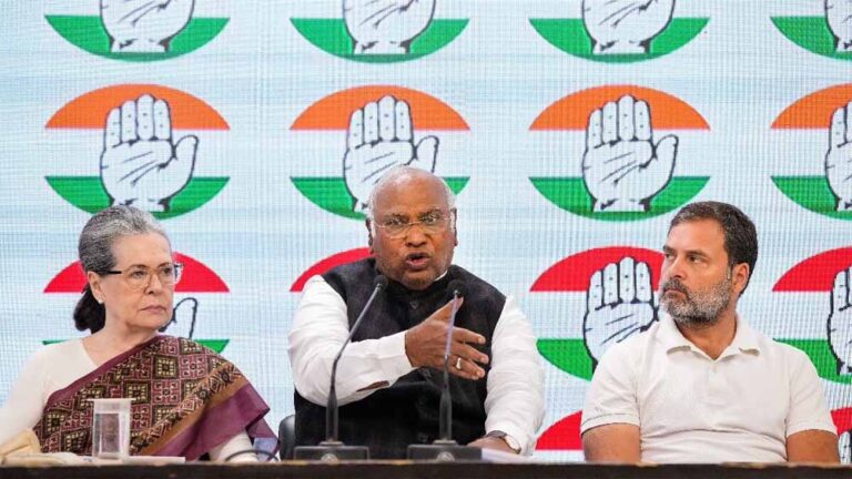 ट्रिब्यूनल का बड़ा फैसला: कांग्रेस को 199 करोड़ की आय पर देना होगा टैक्स ट्रिब्यूनल का बड़ा फैसला: कांग्रेस को 199 करोड़ की आय पर देना होगा टैक्स