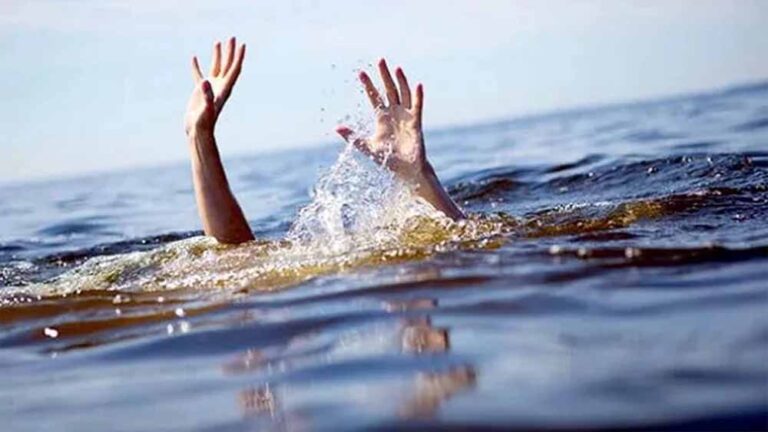 गुरु पूर्णिमा पर्व: ओंकारेश्वर दर्शन करने आए जलगांव की 15 वर्षीय बालिका डूबी, फेफड़ों में पानी भरा गुरु पूर्णिमा पर्व: ओंकारेश्वर दर्शन करने आए जलगांव की 15 वर्षीय बालिका डूबी, फेफड़ों में पानी भरा