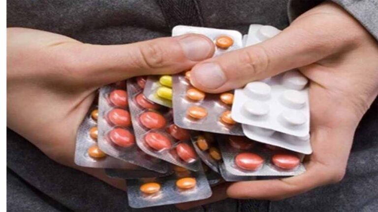 इनवर्टेड ड्यूटी से परेशान फार्मा सेक्टर, कच्चे माल पर कम GST की उठी आवाज़