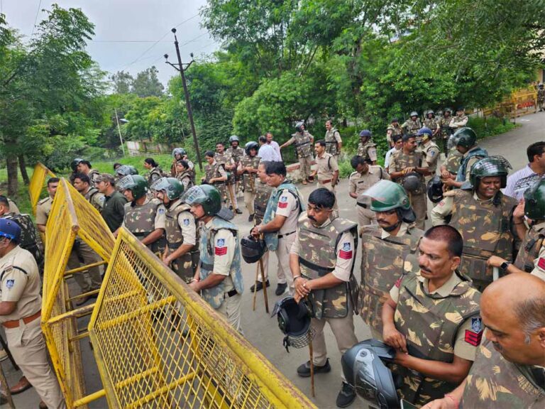 MP के हरदा में करणी सेना का धरना खत्म, पुलिस की सख्ती से हटाए गए प्रदर्शनकारी