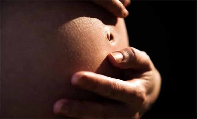 आदमी के पेट में मिले जुड़वा बच्चे! 36 साल बाद हुआ हैरान कर देने वाला खुलासा