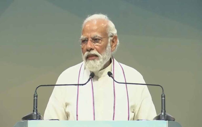 बंगाल में पीएम मोदी की गरज: ममता सरकार पर हमला, निवेश और कानून-व्यवस्था पर उठाए सवाल