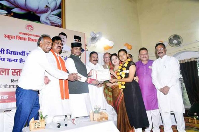 विद्यार्थी समाज एवं राष्ट्र के पुनउर्त्थान के लिये पढ़ाई करें : मंत्री सारंग