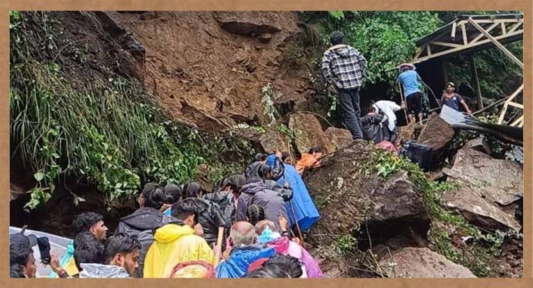 प्रदेश में नदियों का जलस्तर खतरे के निशान के पास, चारधाम यात्रा मार्ग बाधित