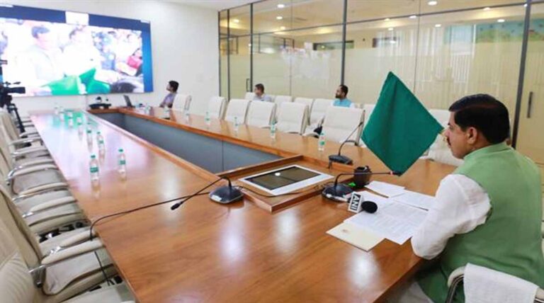 मुख्यमंत्री डॉ. यादव: तीर्थ और धार्मिक आस्था देश को जोड़ने का माध्यम मुख्यमंत्री डॉ. यादव: तीर्थ और धार्मिक आस्था देश को जोड़ने का माध्यम