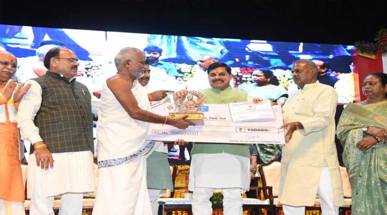 नशा नाश की जड़ है, इसकी लत से होने वाला कष्ट किसी से नहीं छिपा: मुख्यमंत्री डॉ. यादव नशा नाश की जड़ है, इसकी लत से होने वाला कष्ट किसी से नहीं छिपा: मुख्यमंत्री डॉ. यादव