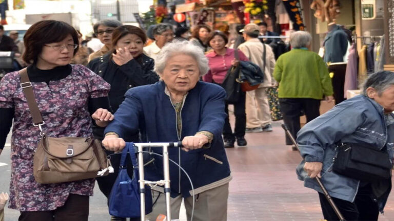 ‘साइलेंट इमरजेंसी’ की चपेट में जापान, मौतों का आंकड़ा जन्म से कहीं आगे