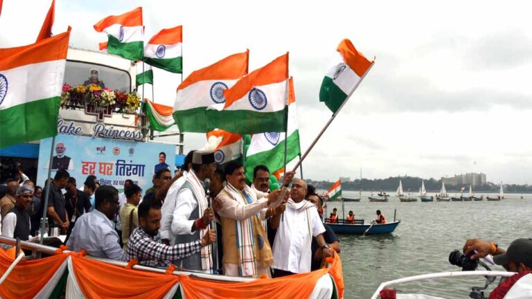 भोपाल बोट क्लब पर जल्द चलेंगे शिकारे, CM ने दी खुशखबरी भोपाल बोट क्लब पर जल्द चलेंगे शिकारे, CM ने दी खुशखबरी