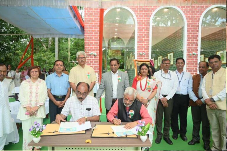 गुरू घासीदास केन्द्रीय विश्वविद्यालय और टी.आर.के.सी. के बीच हुआ एमओयू गुरू घासीदास केन्द्रीय विश्वविद्यालय और टी.आर.के.सी. के बीच हुआ एमओयू