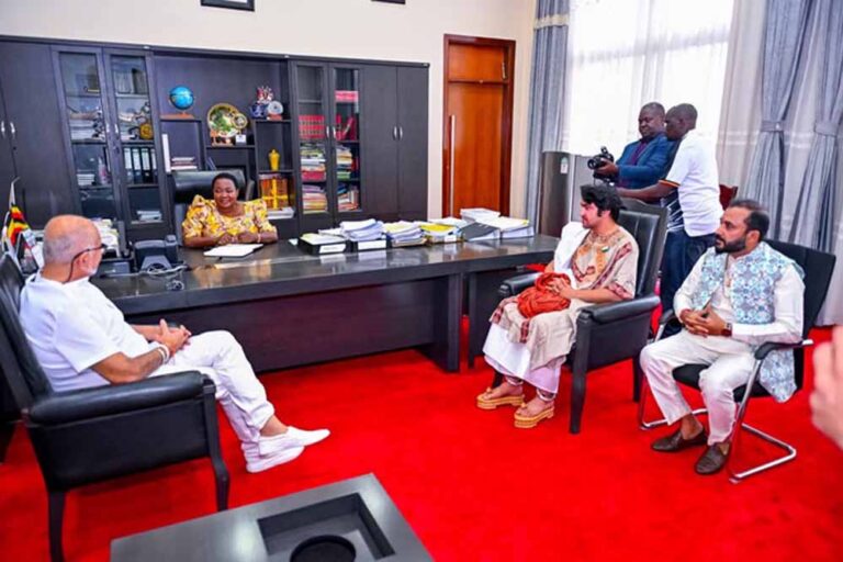 धीरेंद्र कृष्ण शास्त्री की युगांडा प्रधानमंत्री से मुलाकात, मठ निर्माण पर हुई चर्चा