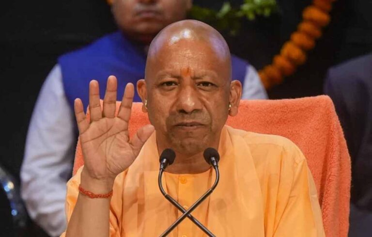 एटा में मुख्यमंत्री योगी आदित्यनाथ ने कांग्रेस और समाजवादी पार्टी पर किया करारा वार एटा में मुख्यमंत्री योगी आदित्यनाथ ने कांग्रेस और समाजवादी पार्टी पर किया करारा वार