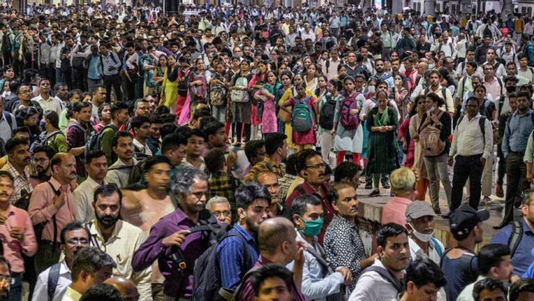 दुनिया की जनसंख्या में शॉकिंग बढ़ोतरी, भारत का आंकड़ा सबसे हैरान करने वाला दुनिया की जनसंख्या में शॉकिंग बढ़ोतरी, भारत का आंकड़ा सबसे हैरान करने वाला