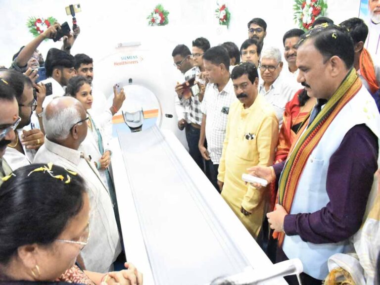 04 करोड़ 49 लाख रुपये की लागत से सीटी स्कैन मशीन की सुविधा हुई प्रारंभ 04 करोड़ 49 लाख रुपये की लागत से सीटी स्कैन मशीन की सुविधा हुई प्रारंभ