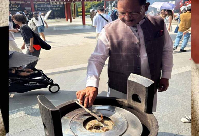 जापान पहुंचते ही मुख्यमंत्री साय ने टोक्यो असाकुसा मंदिर में अर्चना कर की यात्रा की शुरुआत