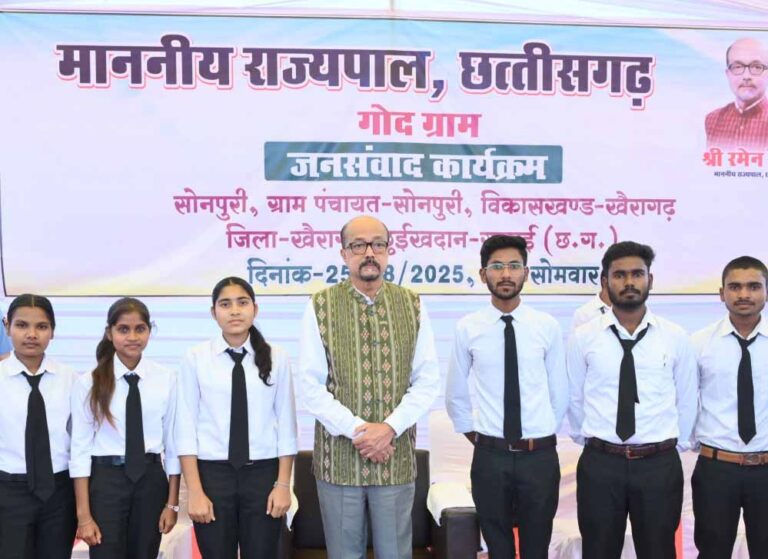 रायपुर: गोद ग्राम सोनपूरी में राज्यपाल का जनसंवाद, योजनाओं का लाभ अंतिम पंक्ति तक पहुँचाने पर जोर