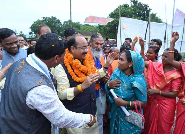 रायपुर: उप मुख्यमंत्री अरुण साव ने कहा, बस्तर के आदिवासियों की चिंता दोनों सरकारें कर रही हैं रायपुर: उप मुख्यमंत्री अरुण साव ने कहा, बस्तर के आदिवासियों की चिंता दोनों सरकारें कर रही हैं