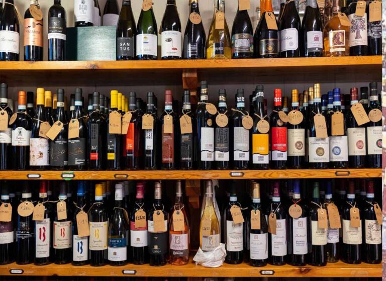 भाजपा नेता के परिजन के फॉर्म हाउस से 12 लाख रुपए की शराब बरामद, सागर में छापेमारी