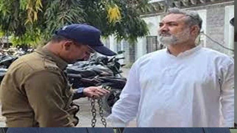 दाढ़ी-मूंछ कटवाकर कोर्ट पहुंचा लव जिहाद फंडिंग आरोपी कादरी, 8 दिन की रिमांड दाढ़ी-मूंछ कटवाकर कोर्ट पहुंचा लव जिहाद फंडिंग आरोपी कादरी, 8 दिन की रिमांड