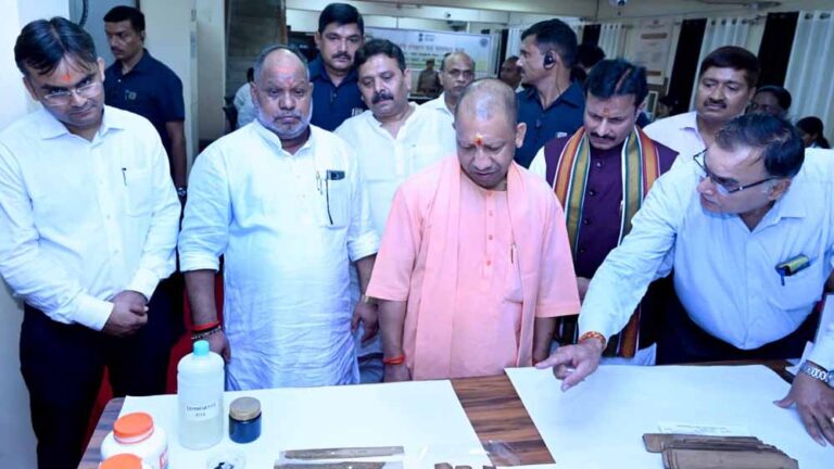 संपूर्णानंद संस्कृत विश्वविद्यालय पहुंचे सीएम योगी, तीसरी बार हुआ परिसर में आगमन