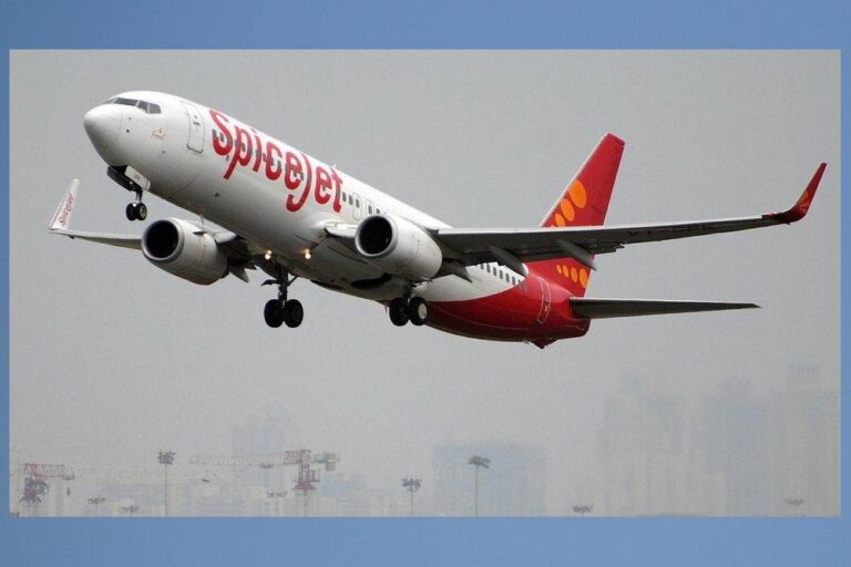 फ्लाइट में हिंसा! स्पाइसजेट स्टाफ से मारपीट, रीढ़ की हड्डी टूटने का आरोप