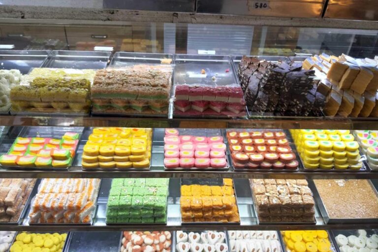 त्योहार की मिठास में मिलावट का डर, सख्त निगरानी के बावजूद रिपोर्ट में देरी