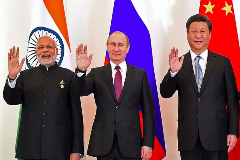 नई वैश्विक आर्थिक धुरी की तैयारी! डॉलर को टक्कर देने के लिए साथ आए रूस, चीन और भारत