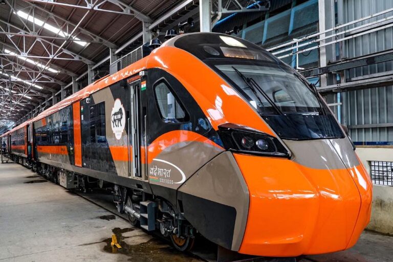 अब मध्यप्रदेश बनेगा रेल कोच निर्माण हब, वंदे भारत जैसी ट्रेनों के कोच होंगे तैयार