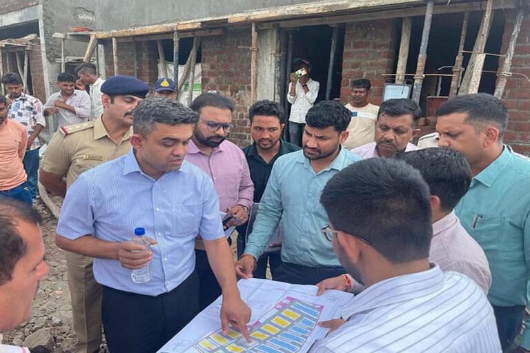 धार में पीएम मित्रा पार्क और पुनर्वास स्थल का निरीक्षण, मोदी के दौरे की तैयारी तेज