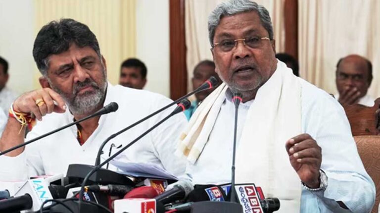 DK पर दबाव बढ़ा, RSS प्रार्थना के बाद हाईकमान से ऐक्शन की मांग; सिद्धारमैया समर्थक बढ़त में DK पर दबाव बढ़ा, RSS प्रार्थना के बाद हाईकमान से ऐक्शन की मांग; सिद्धारमैया समर्थक बढ़त में