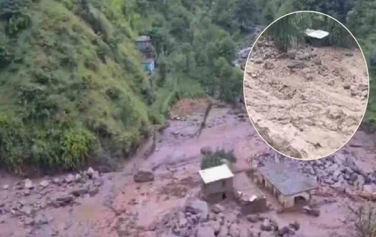 बारिश से बिगड़े हालात: जम्मू-कश्मीर में भूस्खलन और बादल फटने का खतरा बारिश से बिगड़े हालात: जम्मू-कश्मीर में भूस्खलन और बादल फटने का खतरा