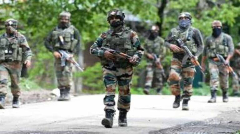 किश्तवाड़ में एनकाउंटर: सुरक्षाबलों और आतंकियों के बीच गोलियों की तड़तड़ाहट किश्तवाड़ में एनकाउंटर: सुरक्षाबलों और आतंकियों के बीच गोलियों की तड़तड़ाहट