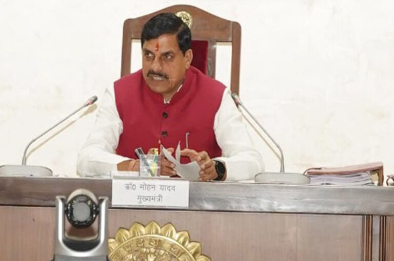 स्वदेशी की भावना प्रदेश में हो रही साकार: मुख्यमंत्री डॉ. यादव स्वदेशी की भावना प्रदेश में हो रही साकार: मुख्यमंत्री डॉ. यादव